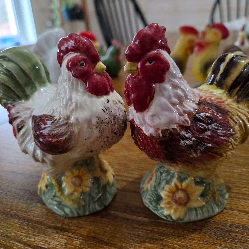 Colorful Rooster salt and pepper shakers